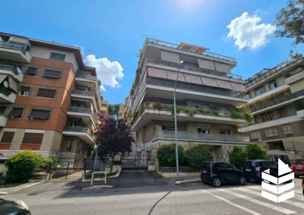 appartamento in vendita a Roma in zona Tomba di Nerone