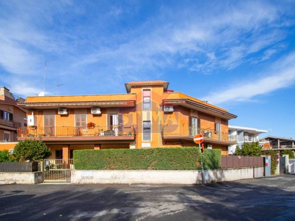 appartamento in vendita a Roma in zona Torre Maura