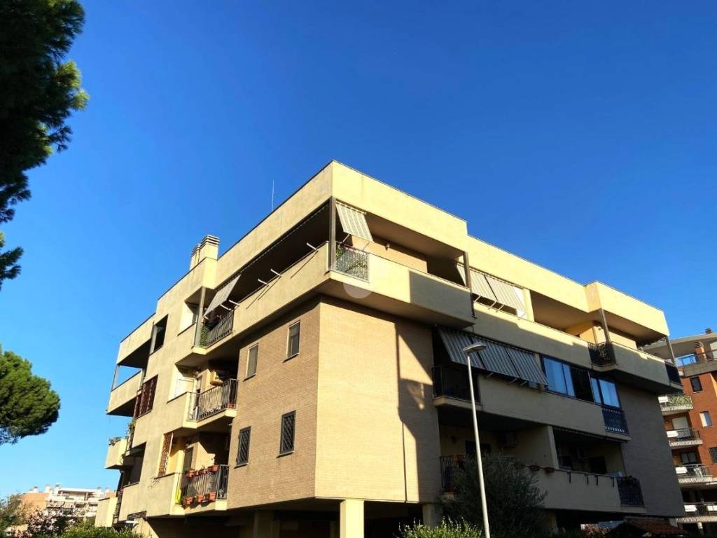 appartamento in vendita a Roma in zona Ponte di Nona