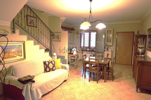 casa indipendente in vendita a Roma in zona Finocchio