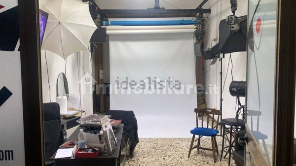 locale commerciale in vendita a Roma in zona Tuscolano