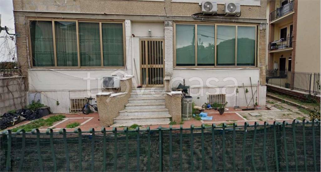appartamento in vendita a Roma in zona Casal Morena