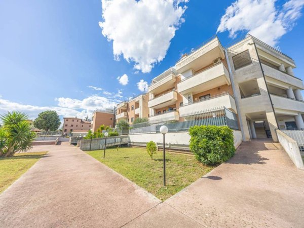 appartamento in vendita a Roma in zona Castelverde