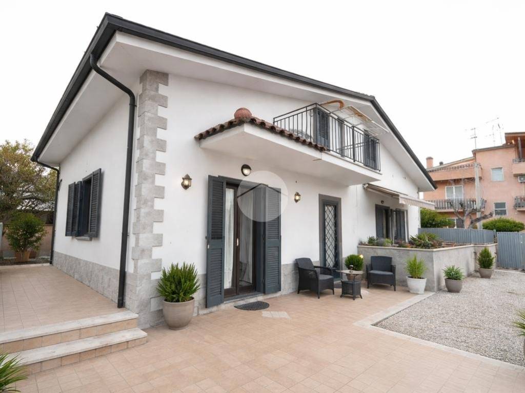 casa indipendente in vendita a Roma in zona Finocchio