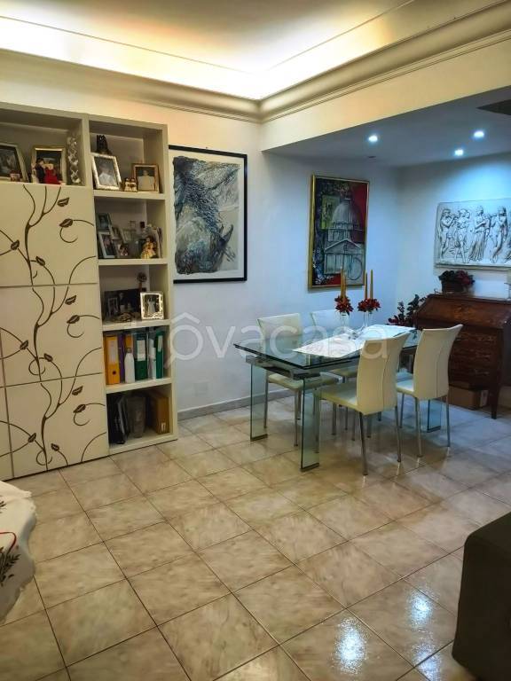 appartamento in vendita a Roma in zona Ardeatino