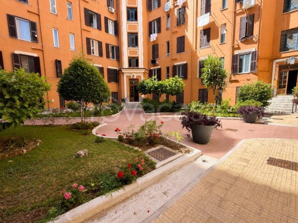 appartamento in vendita a Roma in zona Tuscolano