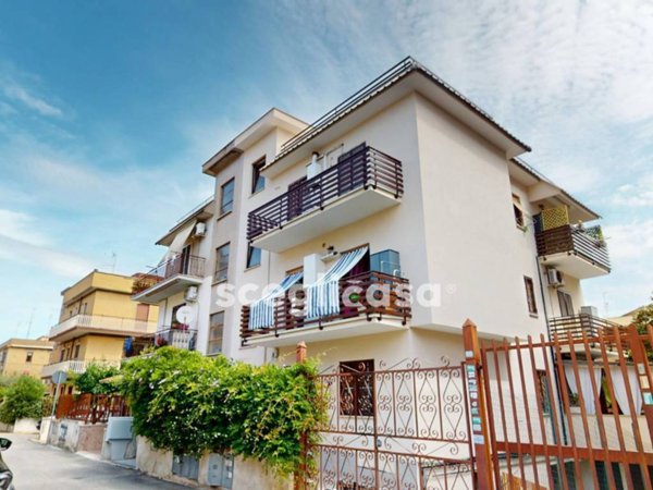 appartamento in vendita a Roma in zona Torre Angela