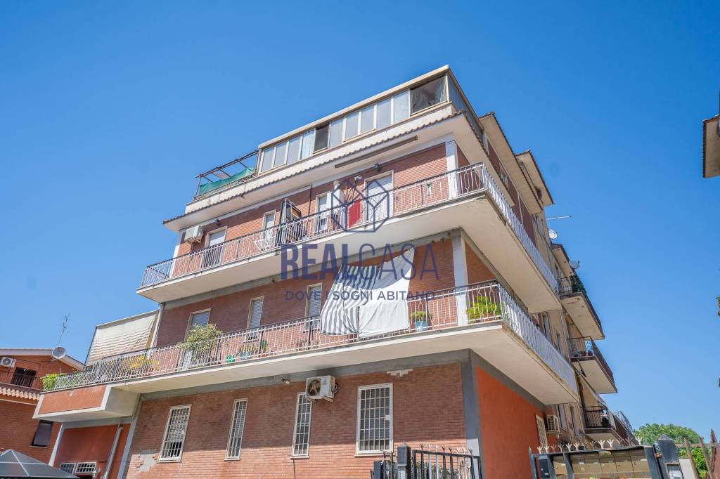 appartamento in vendita a Roma in zona Tor Bella Monaca