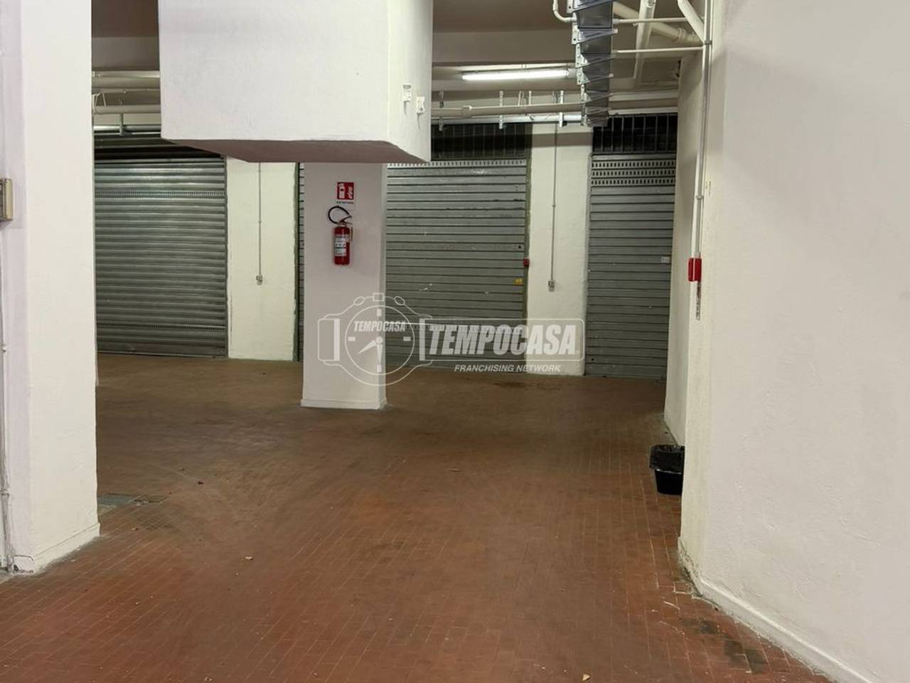 locale di sgombero in vendita a Roma in zona Tuscolano