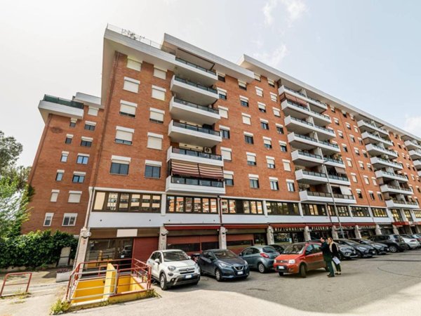 negozio in vendita a Roma in zona Ardeatino
