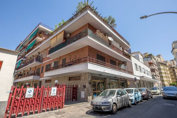 appartamento in vendita a Roma in zona Appio Latino