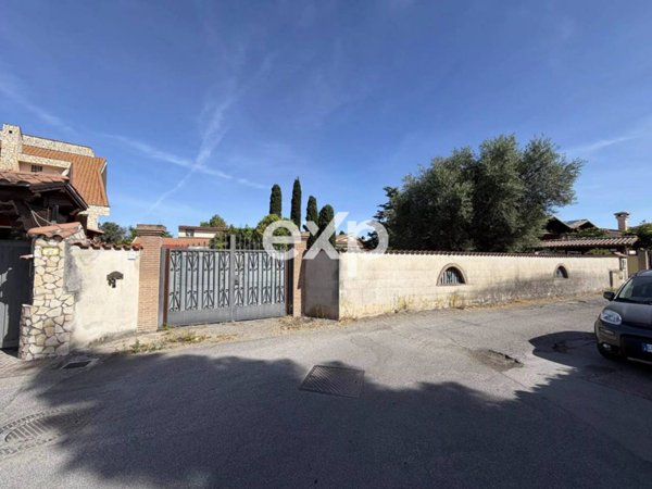 casa indipendente in vendita a Roma in zona Infernetto