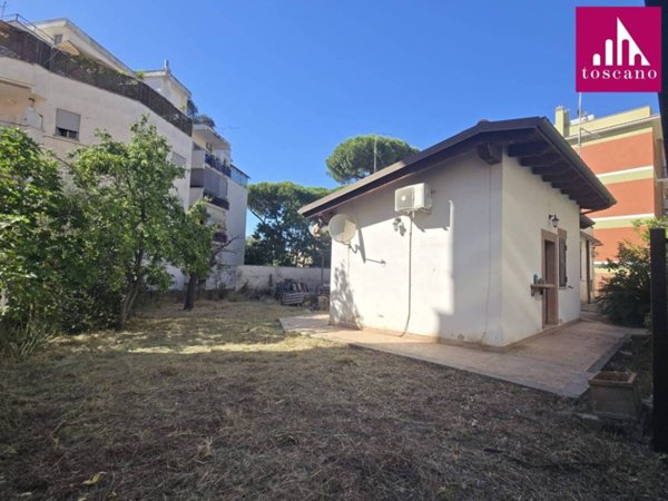 casa indipendente in vendita a Roma in zona Primavalle
