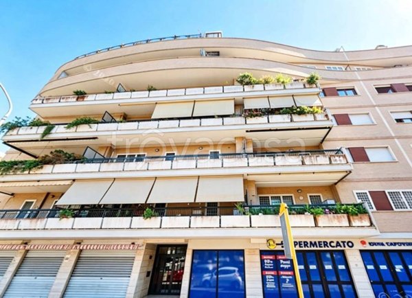 appartamento in vendita a Roma in zona Ostia