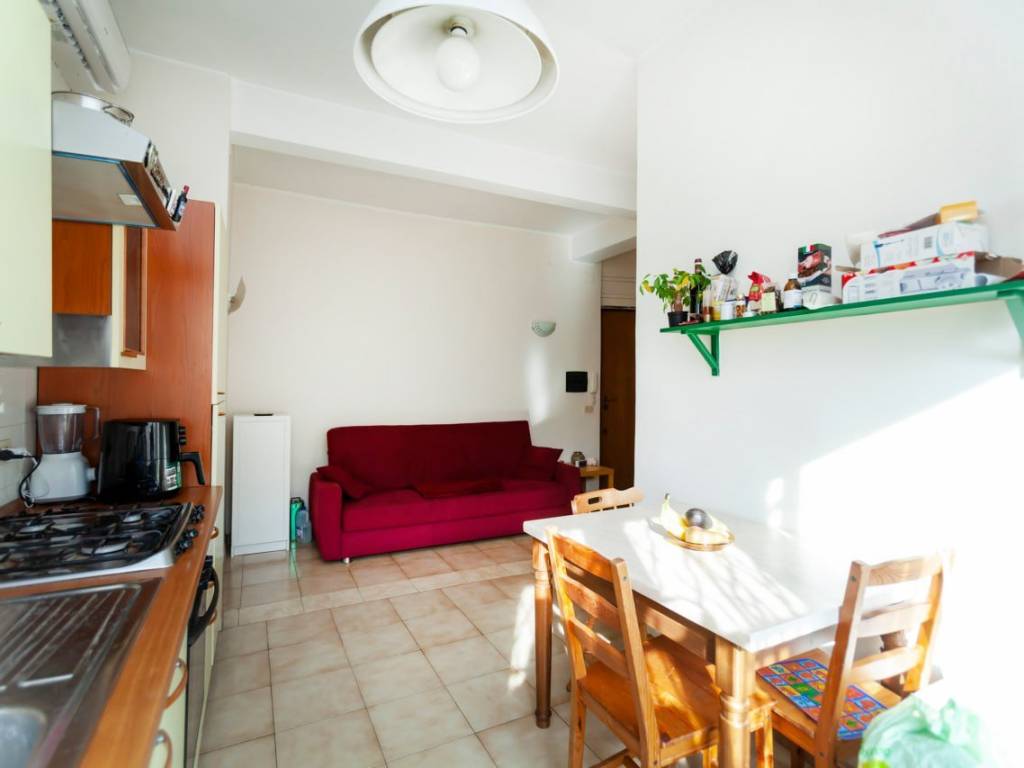 appartamento in vendita a Roma in zona Appio Latino