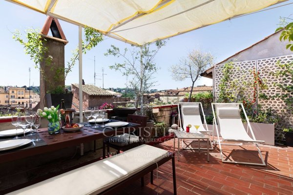 appartamento in vendita a Roma in zona Rione Regola