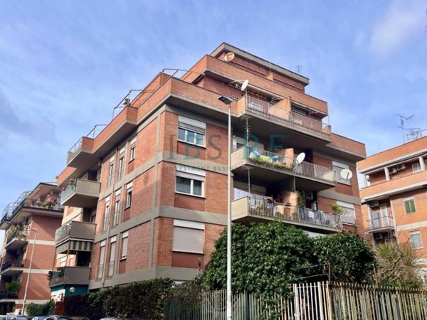 appartamento in vendita a Roma in zona Corviale