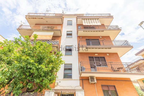 appartamento in vendita a Roma in zona Torre Angela
