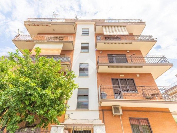 appartamento in vendita a Roma in zona Torre Angela