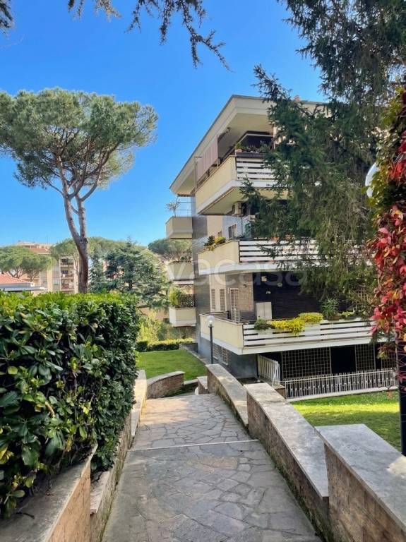 appartamento in vendita a Roma in zona Mostacciano