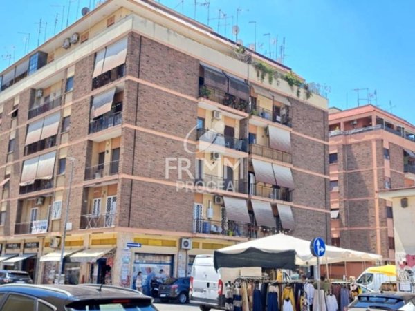 negozio in vendita a Roma in zona Prenestino-Centocelle