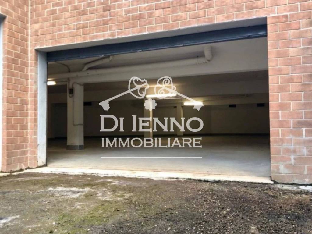 locale commerciale in vendita a Roma in zona Trigoria