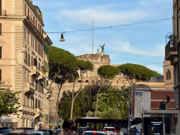 negozio in vendita a Roma in zona Rione Borgo