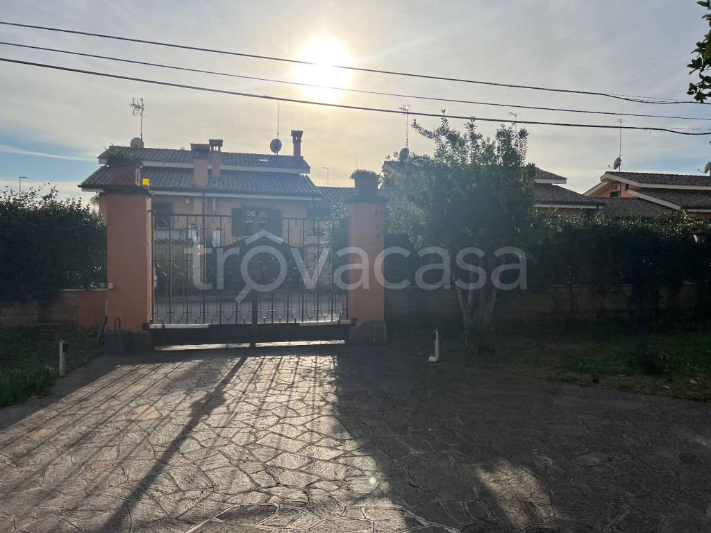 casa indipendente in vendita a Roma in zona Infernetto