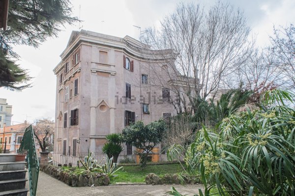appartamento in vendita a Roma in zona Ostiense