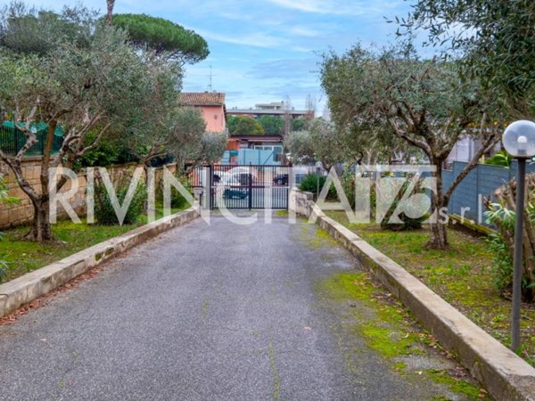 appartamento in vendita a Roma in zona Corviale