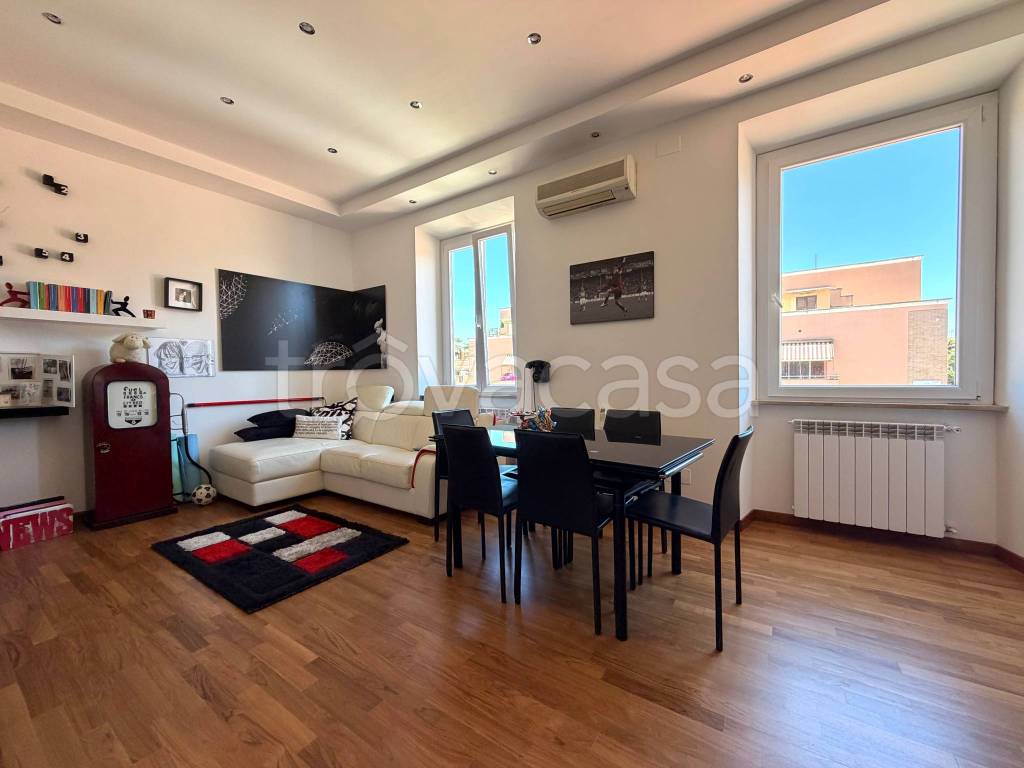 appartamento in vendita a Roma in zona Appio Claudio