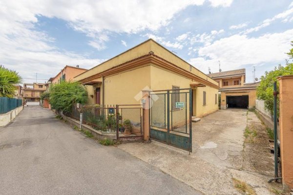 casa indipendente in vendita a Roma in zona Casal Morena