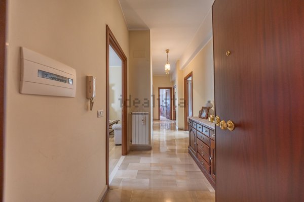 appartamento in vendita a Roma in zona Torre Angela