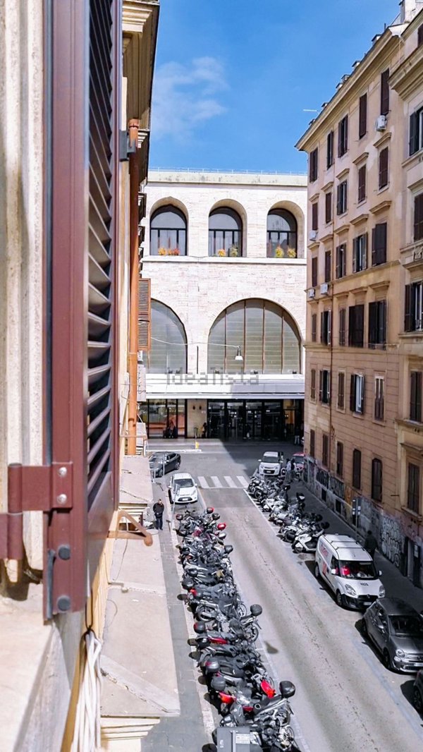 appartamento in vendita a Roma in zona Castro Pretorio