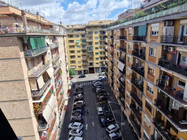 appartamento in vendita a Roma in zona Appio Latino