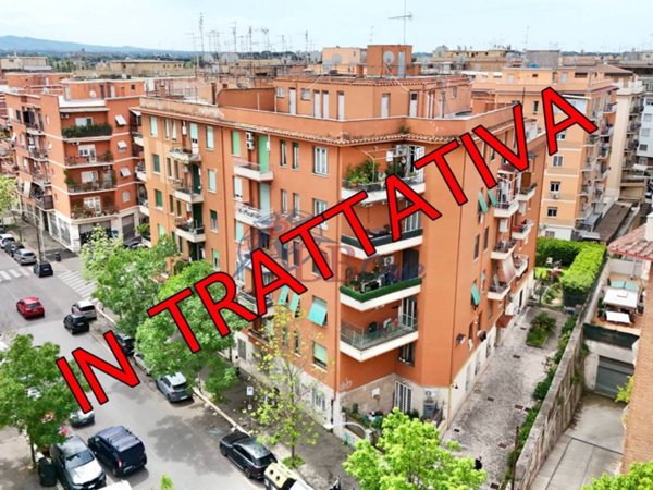 appartamento in vendita a Roma in zona Tuscolano