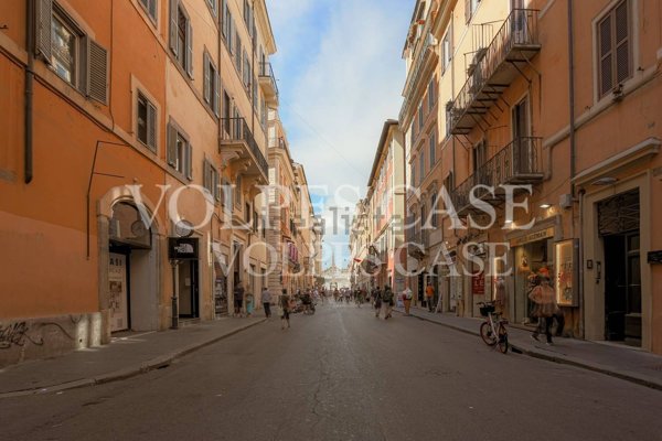 ufficio in vendita a Roma in zona Trevi-Colonna