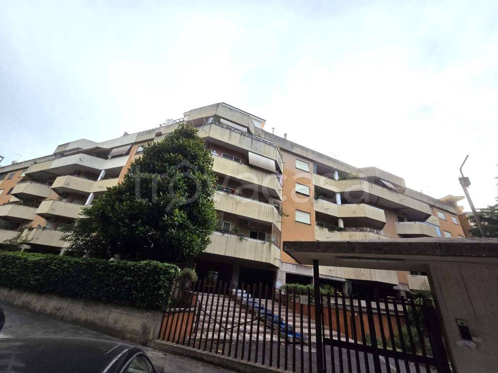 appartamento in vendita a Roma in zona Appio Claudio
