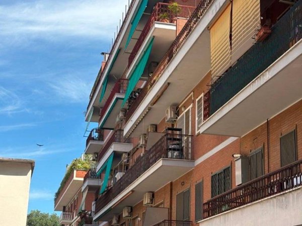 appartamento in vendita a Roma in zona Appio Latino