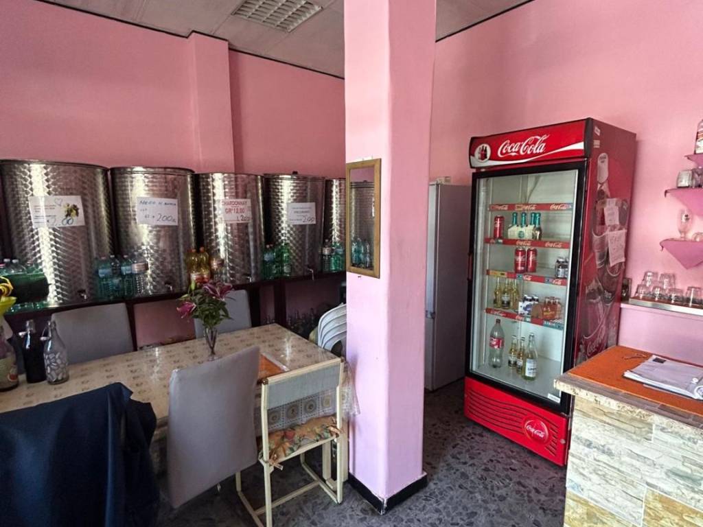 negozio in vendita a Roma in zona Torrevecchia