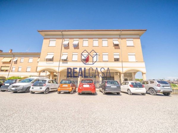 negozio in vendita a Roma in zona Borghesiana