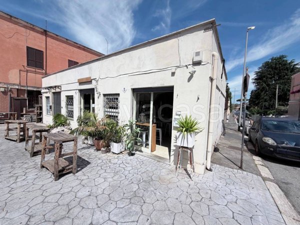 negozio in vendita a Roma in zona Appio Claudio