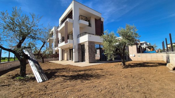 casa indipendente in vendita a Roma in zona Torre Gaia