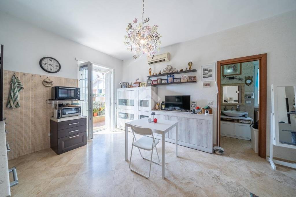 appartamento in vendita a Roma in zona Casal Morena