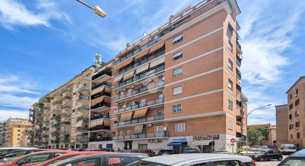 appartamento in vendita a Roma in zona Tuscolano