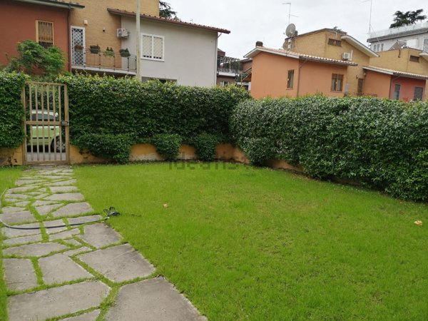 casa indipendente in vendita a Roma in zona Monte Sacro/Talenti