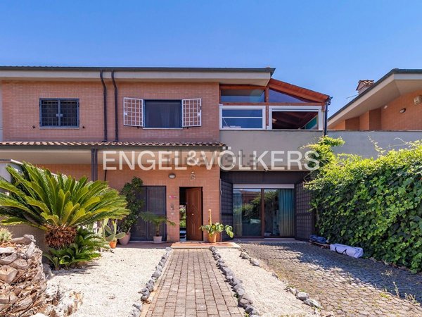 casa indipendente in vendita a Roma in zona Acilia