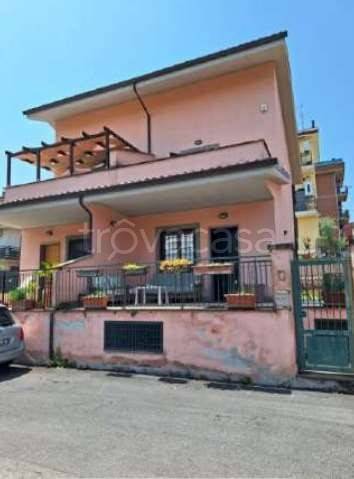 casa indipendente in vendita a Roma in zona Valle Muricana