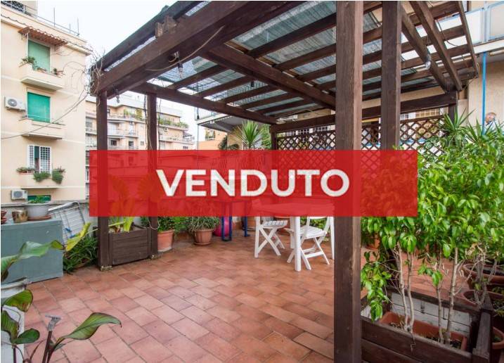 appartamento in vendita a Roma in zona Appio Latino