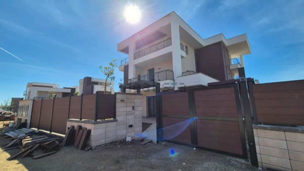casa indipendente in vendita a Roma in zona Torre Gaia